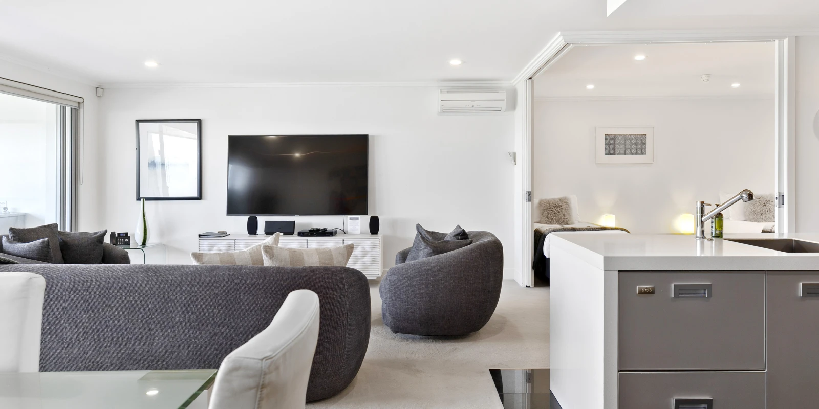 sacred waters apartment 2 - 04