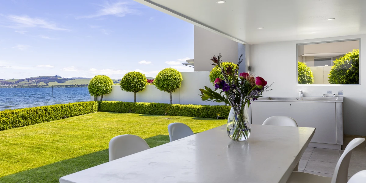 Lakefront Apartment & Breakfast Package